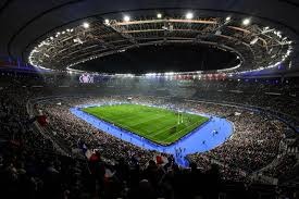 隐蔽骗术：揭秘“赌场周边的高利贷中介如何利用赌客的走投无路进行勒索”。（揭开赌场周边高利贷中介的勒索黑幕：如何趁赌客绝境下手）