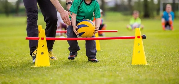 西甲积分榜：皇马爆冷输球距巴萨4分，黄潜第三，马竞第四