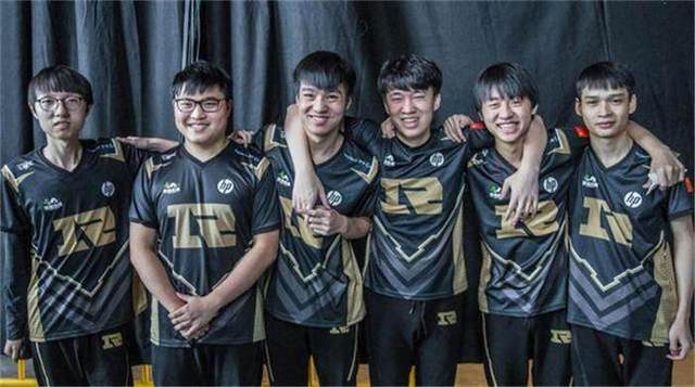 曾效力于多 曾效力于多